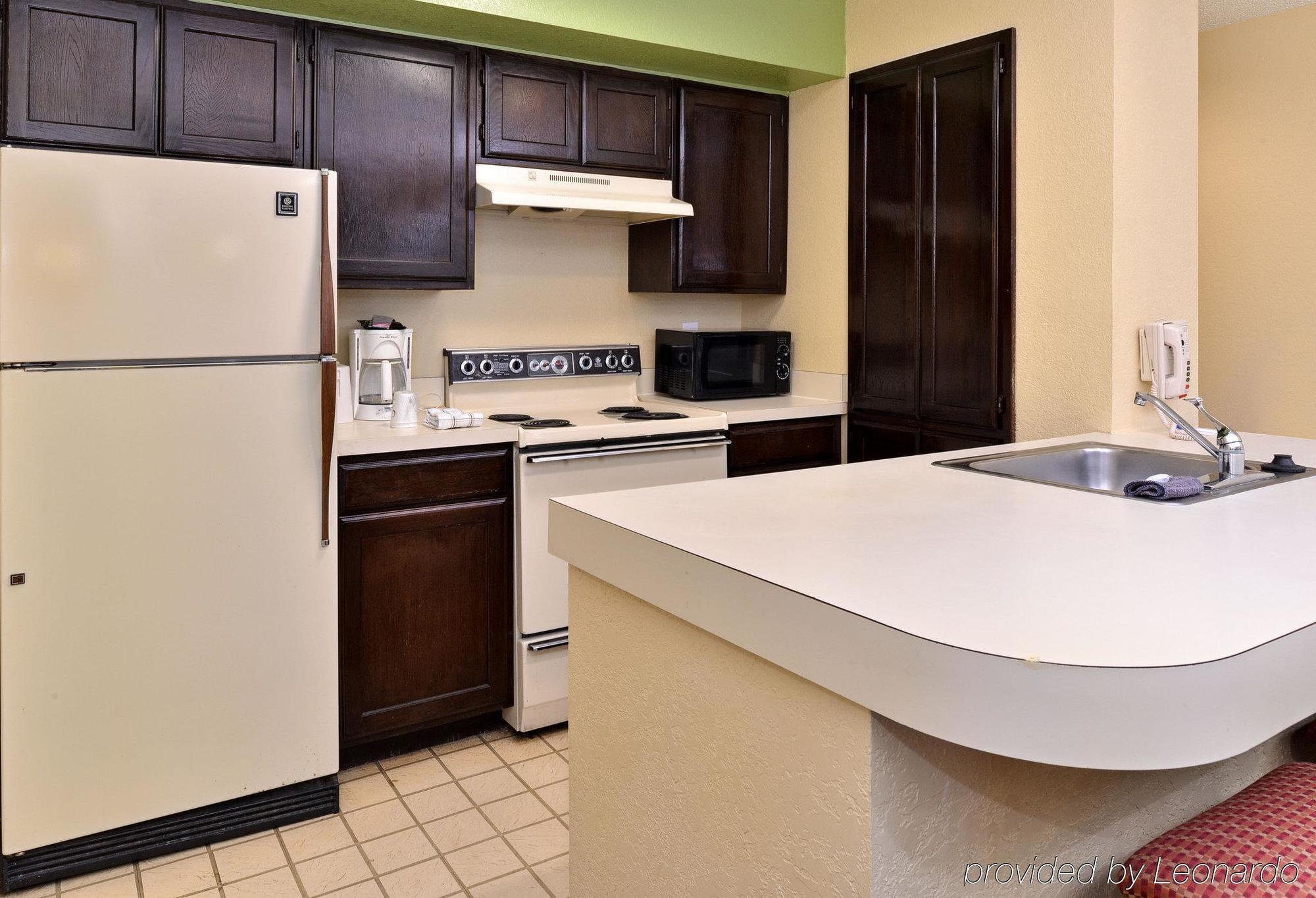 Americas Best Value Inn & Suites Extended Stay - Tulsa Exterior foto