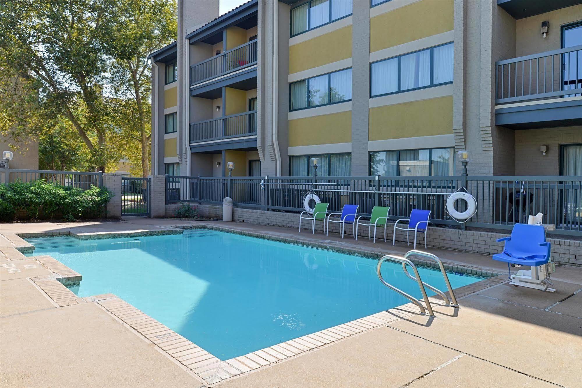 Americas Best Value Inn & Suites Extended Stay - Tulsa Exterior foto